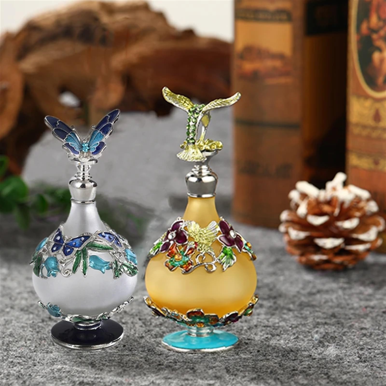 Vintage Glas ParfüMflasche Vintage Parfümflasche, Metall-Emaille-Dekor, Milchglasbehälter, Kolibri/Schmetterlingsverschluss, nachfüllbar, ätherisches Öl, Damengeschenk(Butterfly)