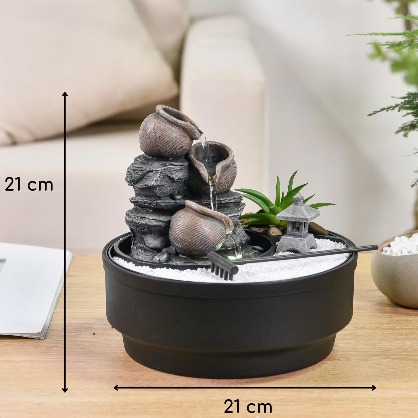 Fontana Interna Giardino Zen, Fontana Cascata Giarre, Luce LED Colorata, Decorazione Atmosfera Rilassante, Giardino Zen Sabbia Bianco, Fontana da Tavolo Circuito Chiuso, H21 cm - Oasis Zen'Light
