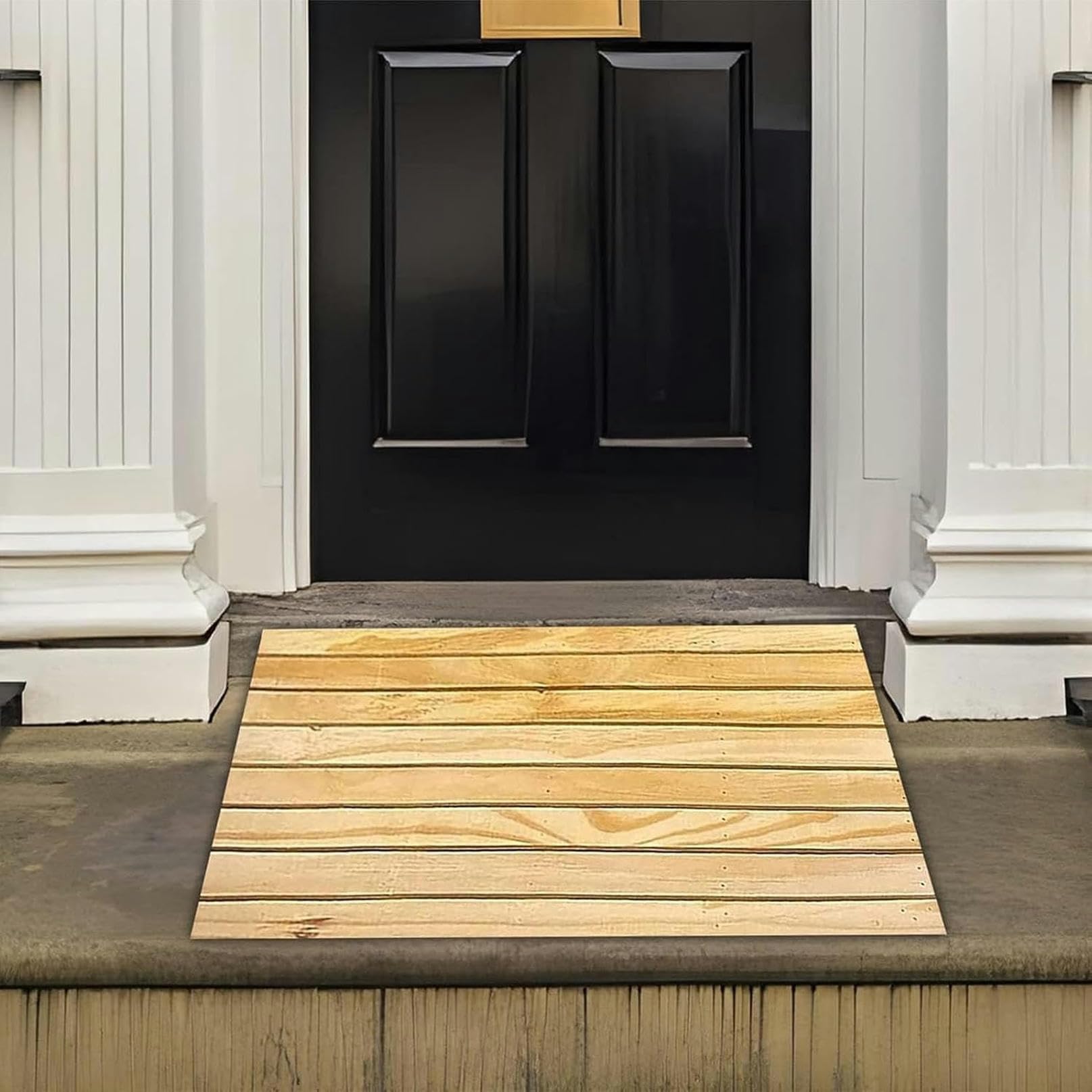 Rampe de seuil en bois contre les marches hautes de porte d'entrée