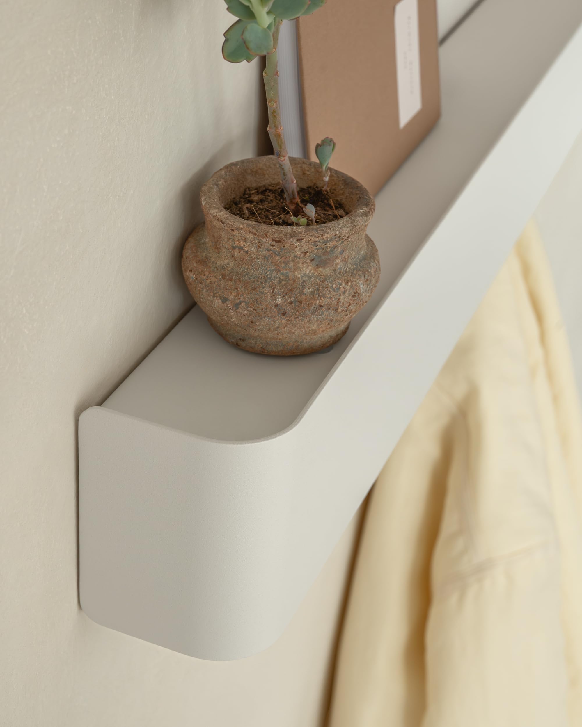 Kazai. Appendiabiti da parete design 'Tone' | Appendi abiti moderno con porta giacche da muro e mensola | Attaccapanni in metallo da ingresso | Bianco