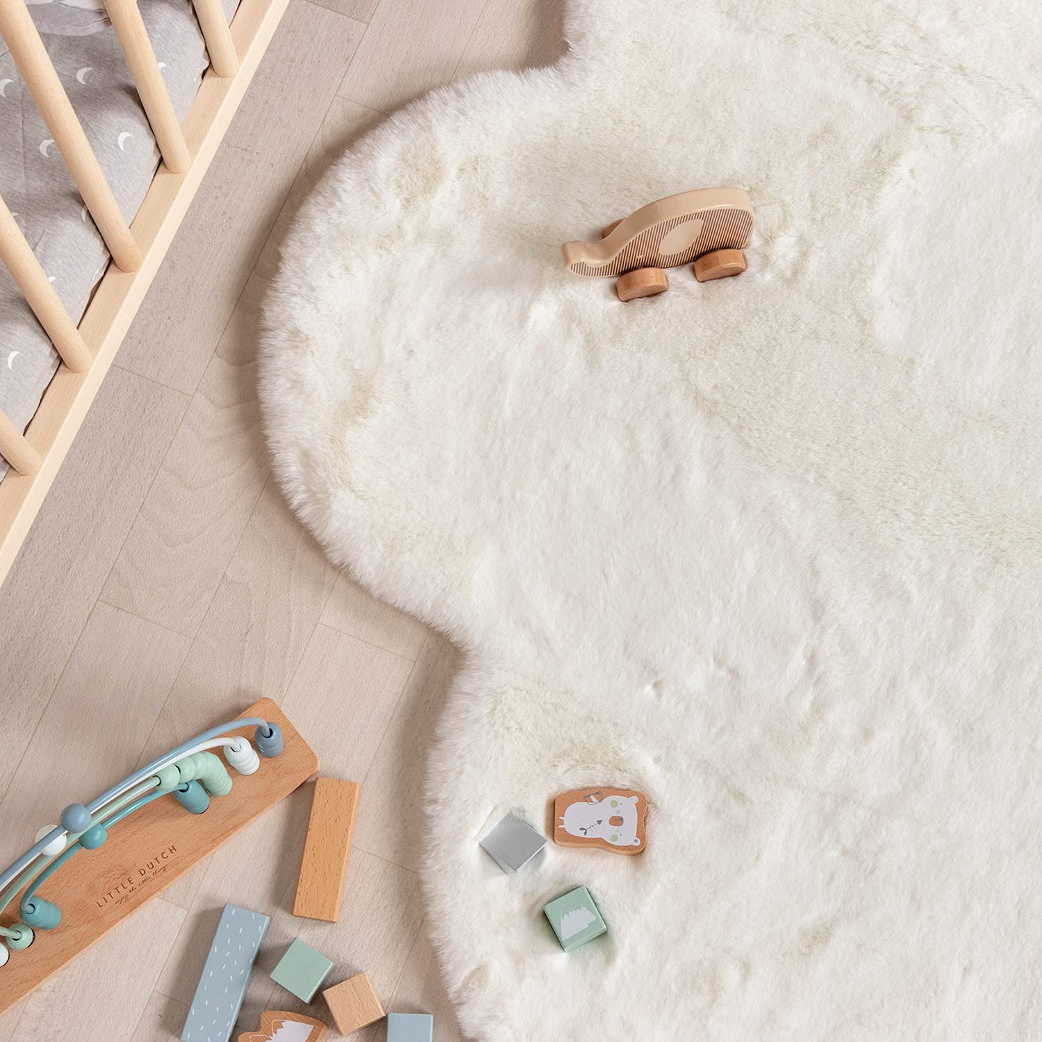 Kinderteppich - Huggy Wolke Weiß - 70x115cm | Einfarbig - Krabbeldecke - Spielmatte - Kinderzimmer, Babyzimmer - Jungen - Mädchen