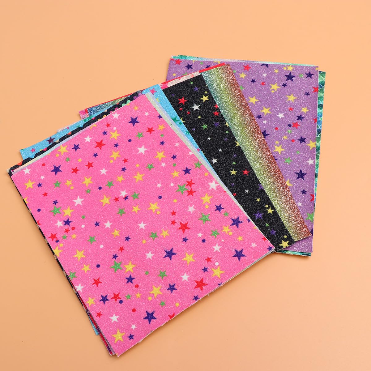 SEWACC 22 Piezas de Tela de Cuero Purpurina para Manualidades, Patrón de Corazón y Arcoíris Degradado, Material Resistente y Flexible Adecuado para DIY y Pasadores de Varios estilos