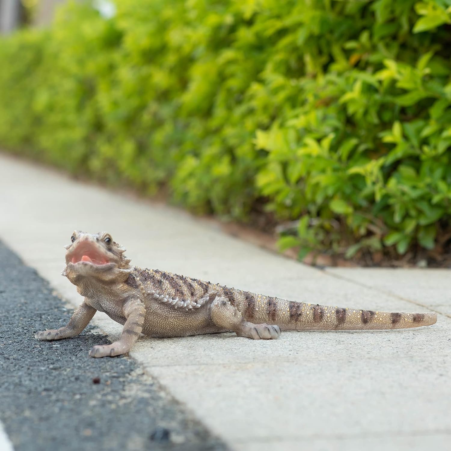 Garden Lizard Statue - Resin Reptile Sculpture, Indoor and Outdoor Home and Garden Lizard Sculpture, Lizard Decor, for Nature Lovers and Homeowners