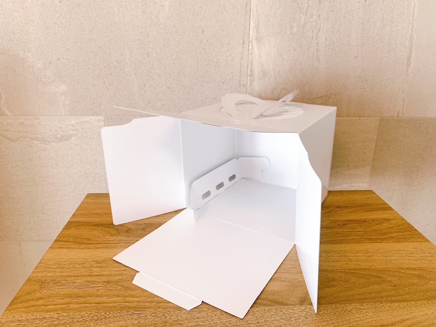 在庫処分　保冷剤スペース付きケーキ箱 5寸189x186x150mm 100枚 Amazon｜ボックス ケーキ箱のみ 高さ17．8cm保冷剤スペース