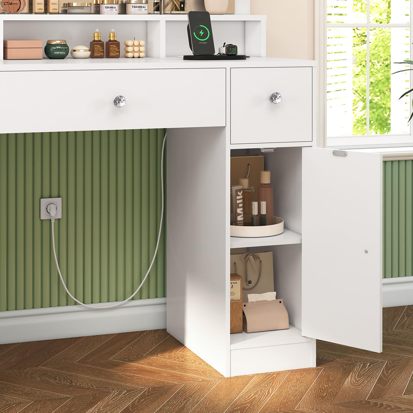 FIONESO Postazione Trucco con 10 Luci LED, 3 Colori Regolabili, 3 Specchietti Ripiegabili, Toeletta Trucco con 2 USB e 2 Prese, 3 Cassetti e 2 Armadi, Bianco
