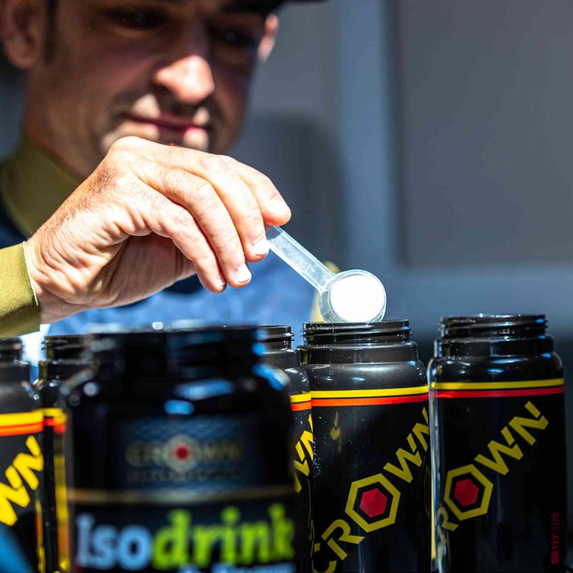 Crown Sport Nutrition Isodrink & Energy | Bebida Isotónica en Polvo con Electrolitos | Sales Minerales, BCAA y Carbohidratos | Sabor Limón | Bote 640 g | Informed Sport