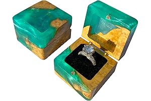 Green Velvet Square Engagement Ring Box - A Cherished Keepsake
