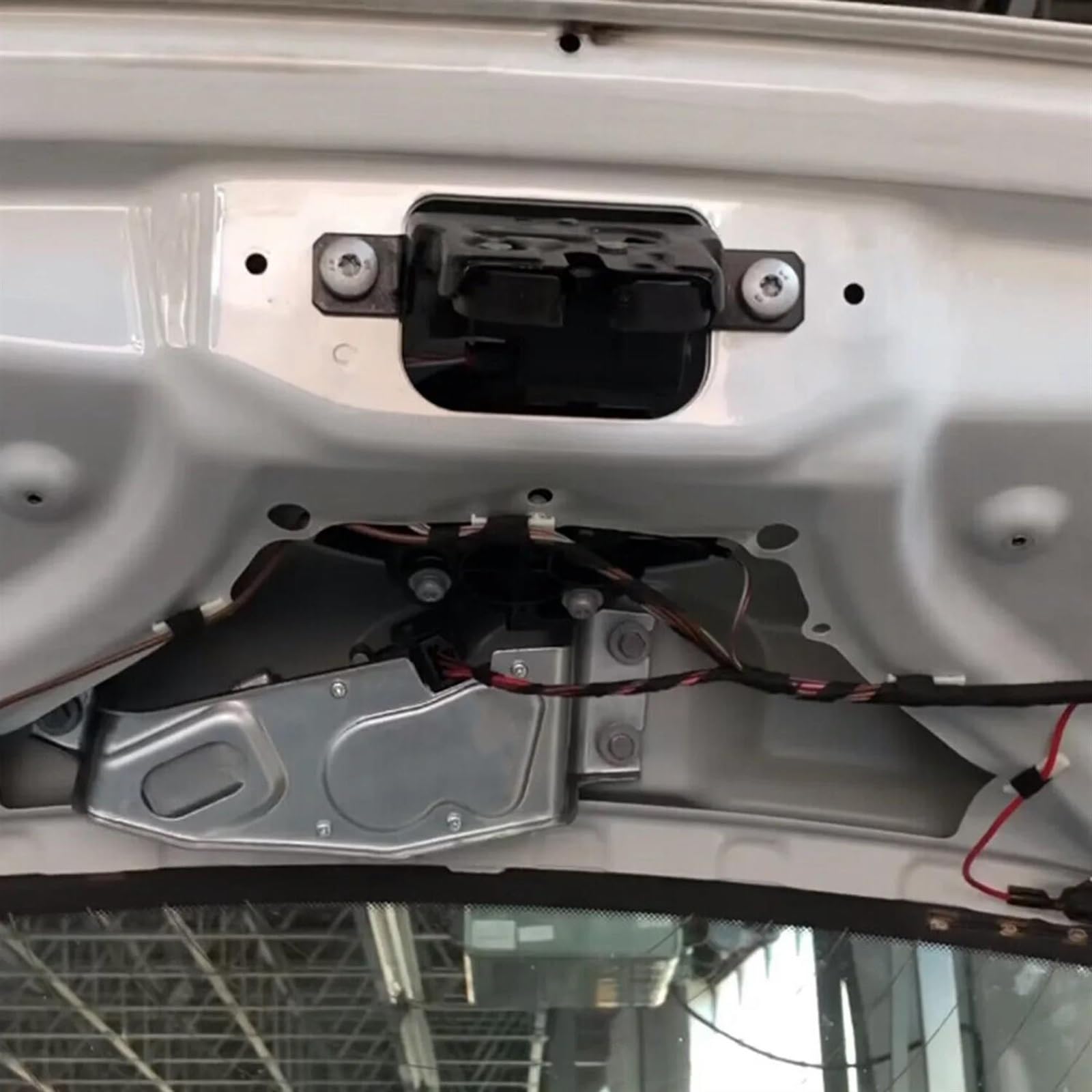 Serratura Bagagliaio BMW Serie 1 F20 F21 - Ricambio Compatibile, Numero OE 51247248075 - Foto 1