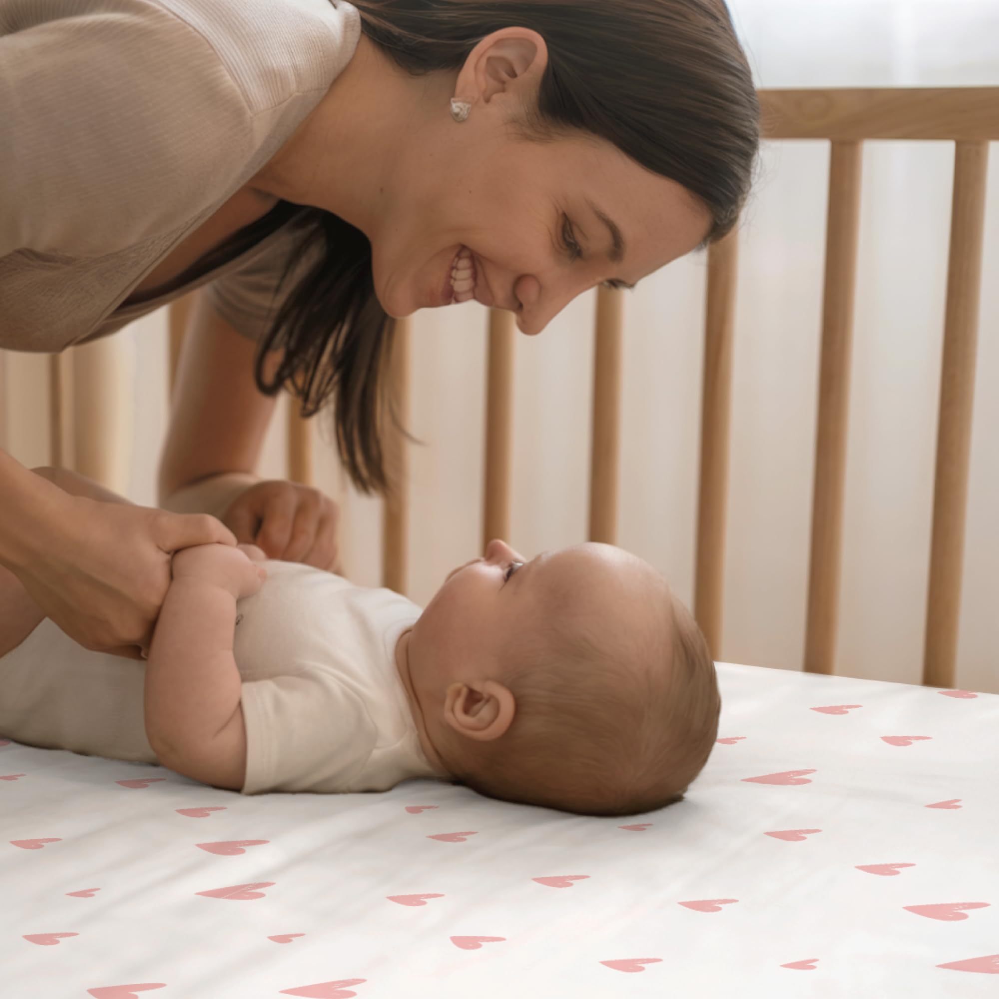 Dreamzie 2 Lenzuola culla Neonato + 1 Coprimaterasso Impermeabile Lettino con Elastico - 100% Cotone Per Culla Co-sleeping, Lettino - 50x83 cm Heart