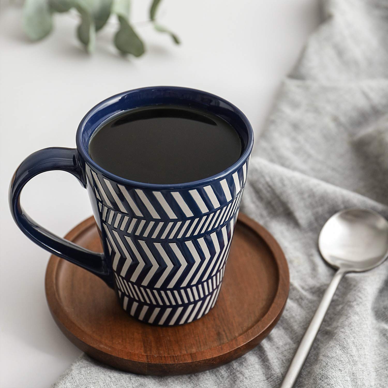 Amazon.com: LIFVER Coffee Mugs Set Tall 18 Ounces, Coffee Mugs Large, Ceramic  Mugs With Embossed Nordic Style, Tall Coffee Mugs with Handle, Modern Coffee  Mug Porcelain Set Of 4, For Coffee, Tea,