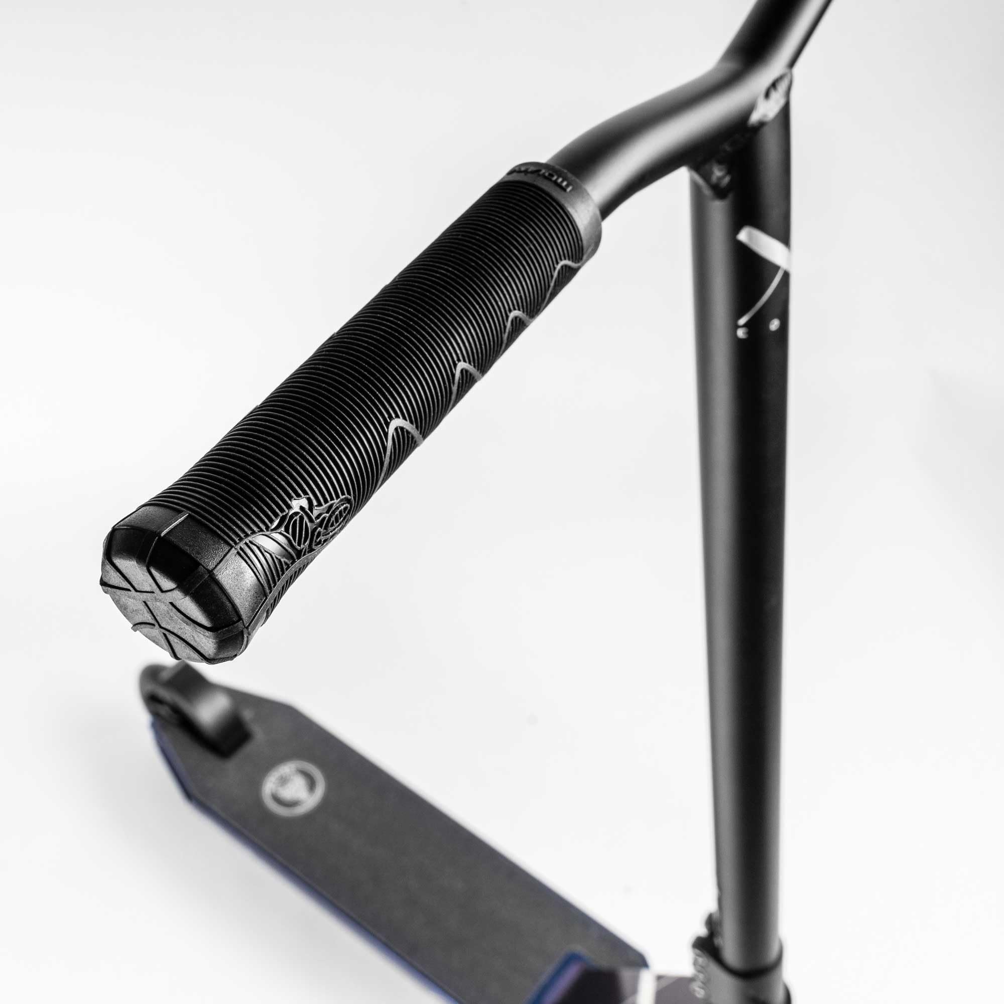 Movino X-Core Neosilver Monopattino Scooter Professionale Monopattino Acrobatico Cuscinetti A Sfera ABEC9 Ruote Da 110 mm Sistema Di Compressione IHC Freestyle Scooter Manubrio Cromato Lungo 59 cm