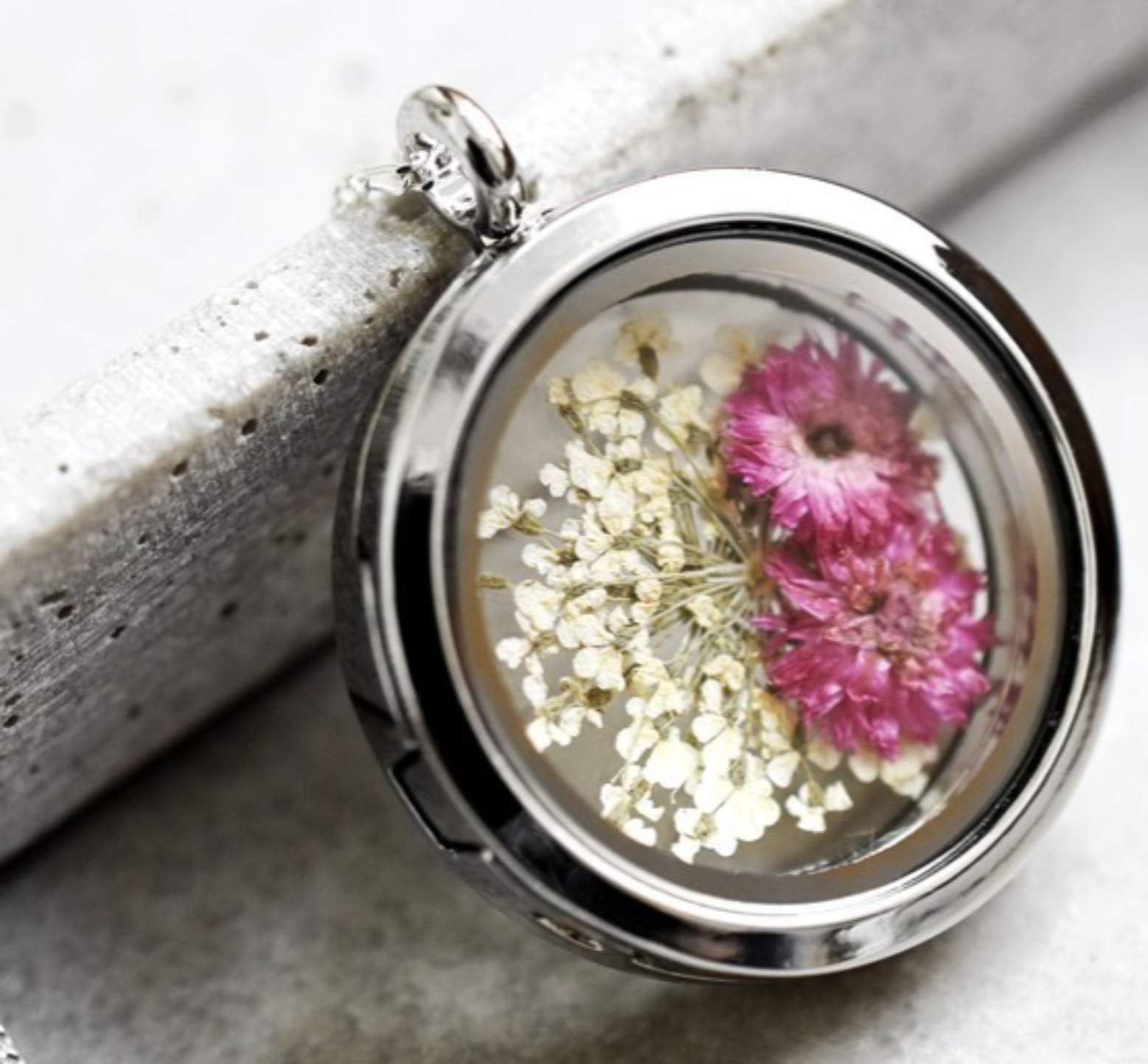 MadamLili - Echte Blüten Medaillon Anhänger - Chrysantheme Rosa Dillblüten Weiss Blumen Amulett Aufklappbar - 925 Sterling Silber - Halskette 60cm - Shabbystil - Handgefertigt - Exklusive Schmuckbox