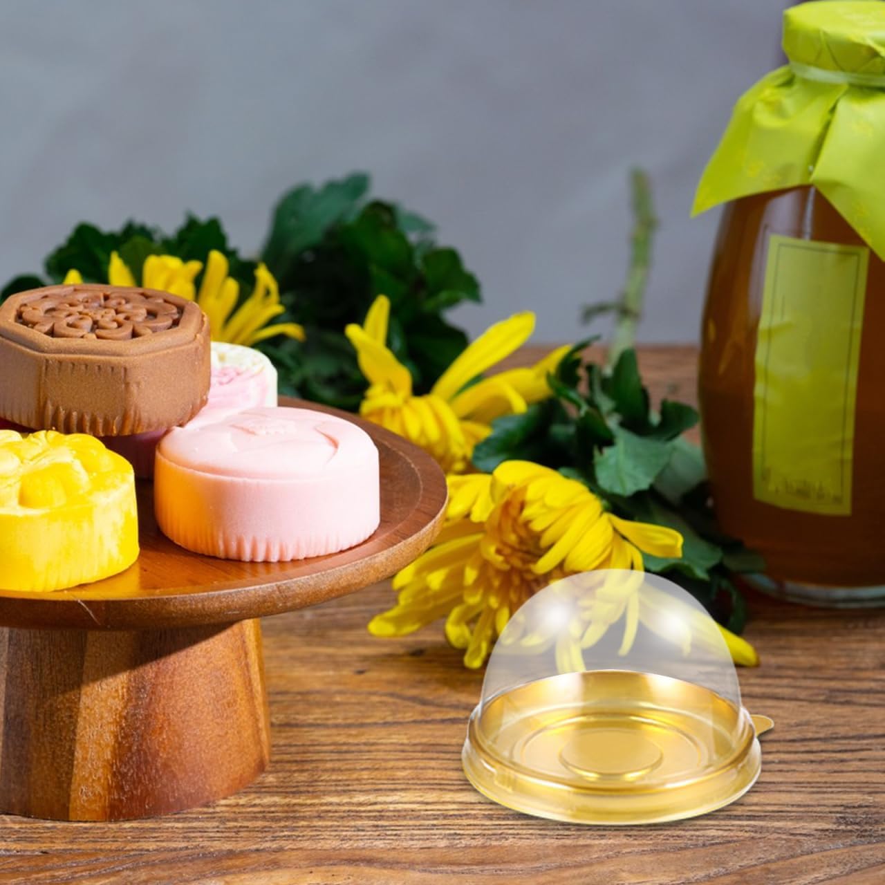 DOITOOL Clear Plastic Mini Cake Box 100 Pack Square Mini Cupcake Containers Mooncake Boxes Muffin Pod Dome Muffin Single Container for Wedding Birthday Supplies (Golden)