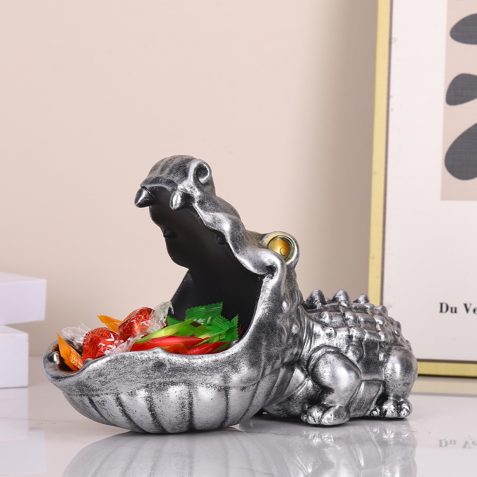 LCCCK Plato para caramelos de cocodrilo, divertido cuenco para llaves de estatua de cocodrilo para mesa de entrada, escultura de boca grande plateada, cuenco de caramelos de hipopótamo extraño, para