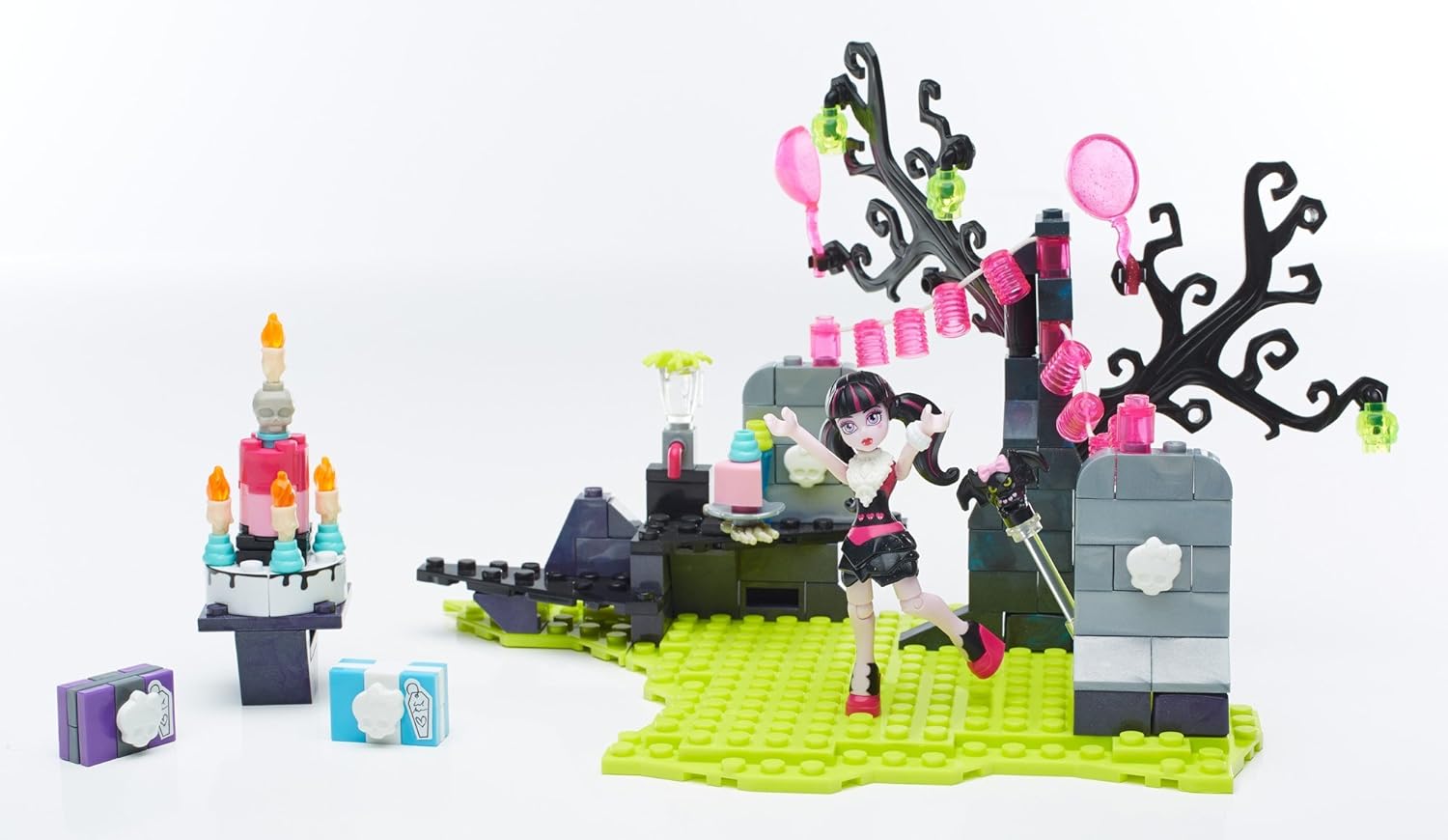 Amazon Com Mega Bloks Monster High Draculaura S Birthday Party Set Toys Games Amazon Com Mega Bloks Monster High Draculaura S Birthday Party Set Toys Games