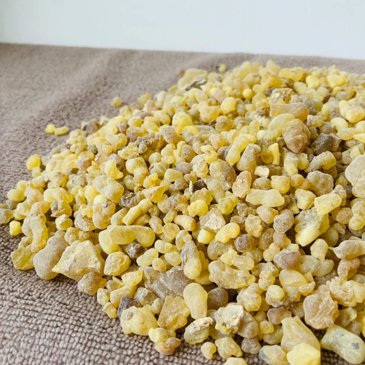 abamec Frankincense EDIBLE Organic Golden Hojari | by PATCHFACTRICO | Frankincense Resin from Oman (30 Gram / 1.2 Oz)