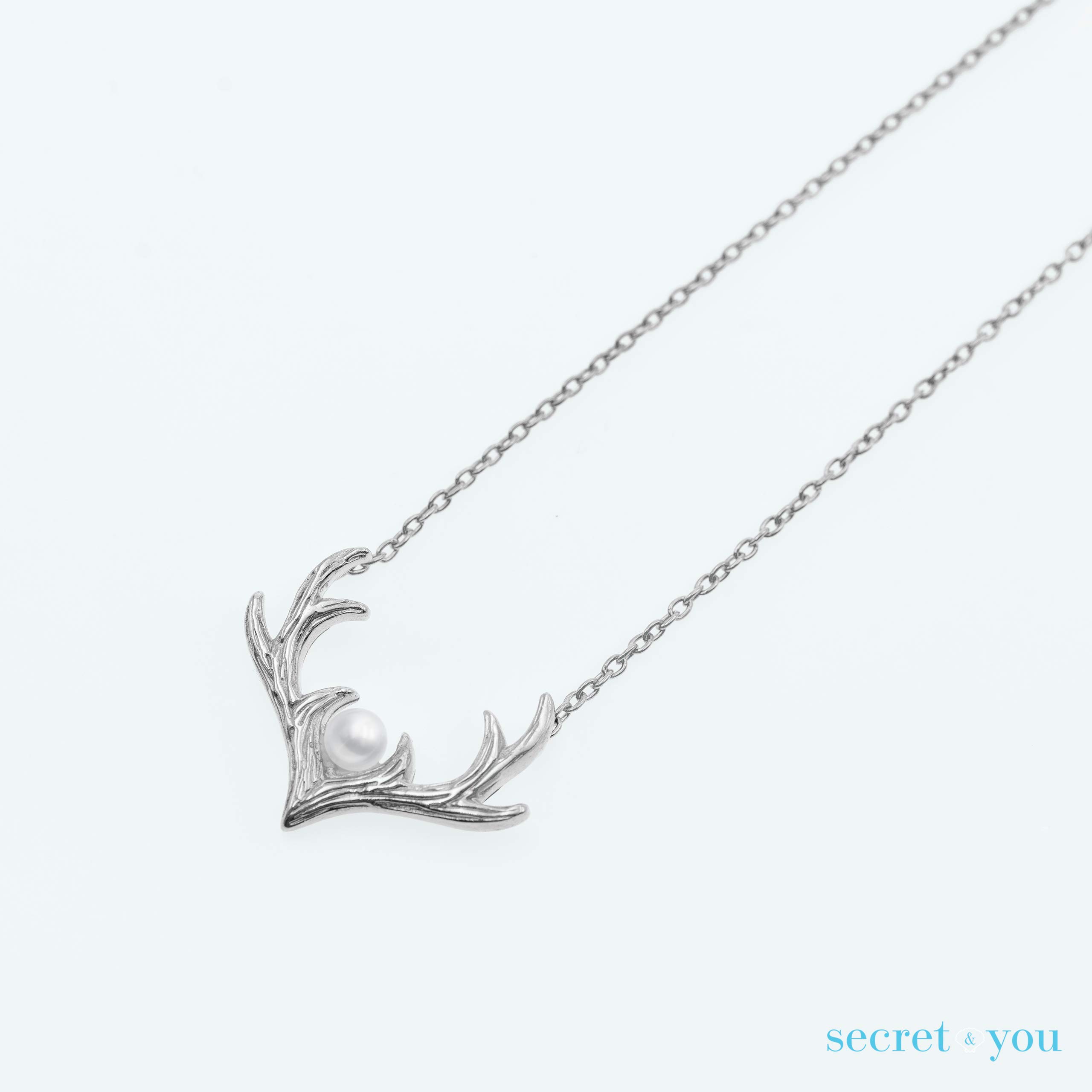 Secret & You Collana di perle coltivata d'acqua dolce rotonda da 3,0 a 3,5 mm - Catena in argento 925 Sterling e Ciondolo rodio o placcato in oro 18k Lunga 40 o 45 cm.