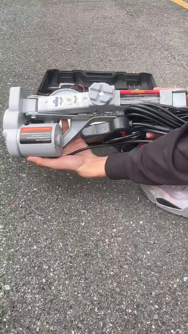 受け渡し完了！！電動ジャッキ 楽々車のタイヤ交換「シガーソケット電動ジャッキ」 | 【公式