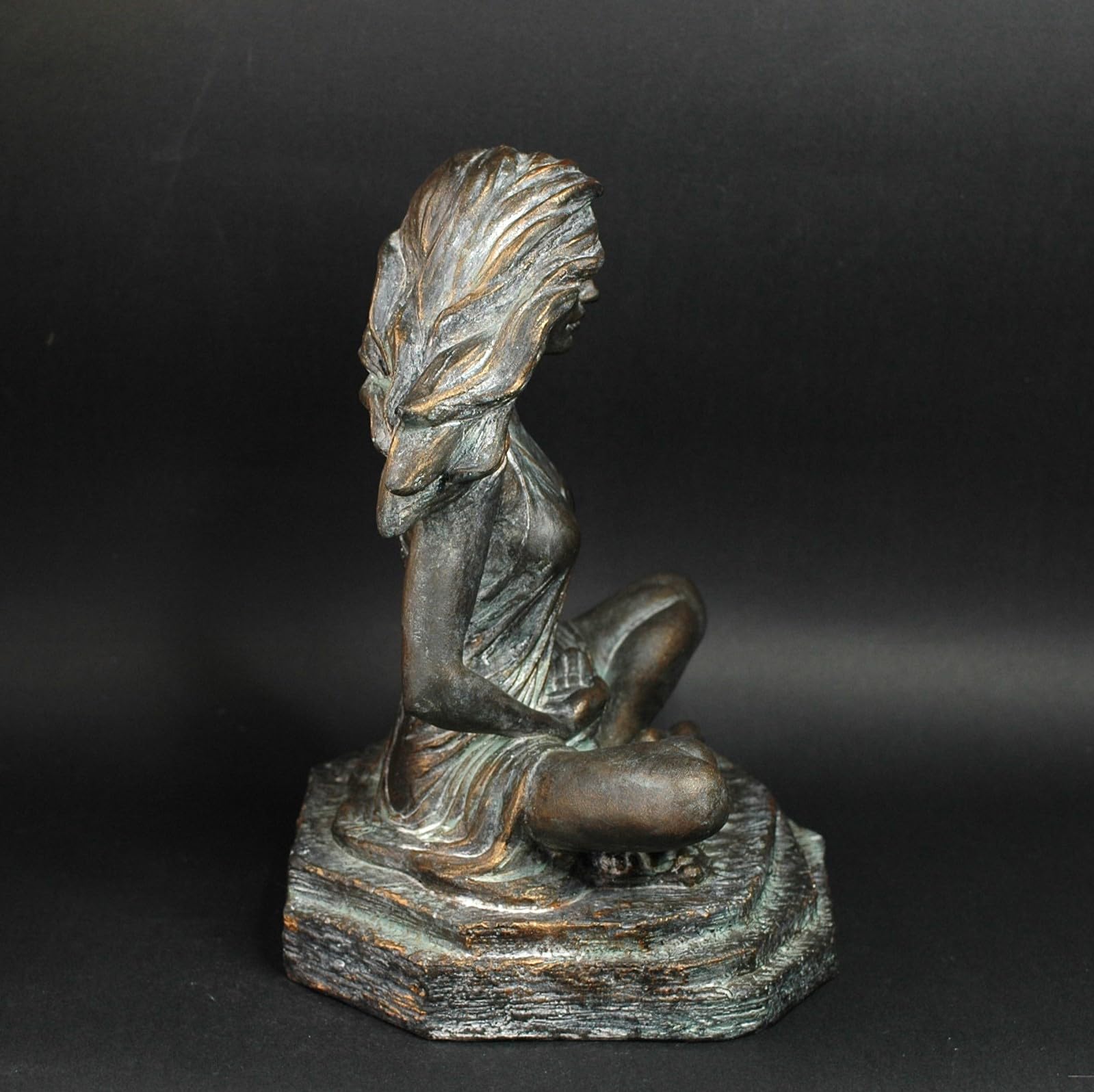Adorno Figura, Figura de Mujer Yoga y meditación, Estatua Decorativa, Figura Femenina, Escultura Mujer meditando, decoración Zen, Figura Original, Arte en Resina acrílica. (Bronce óxido)