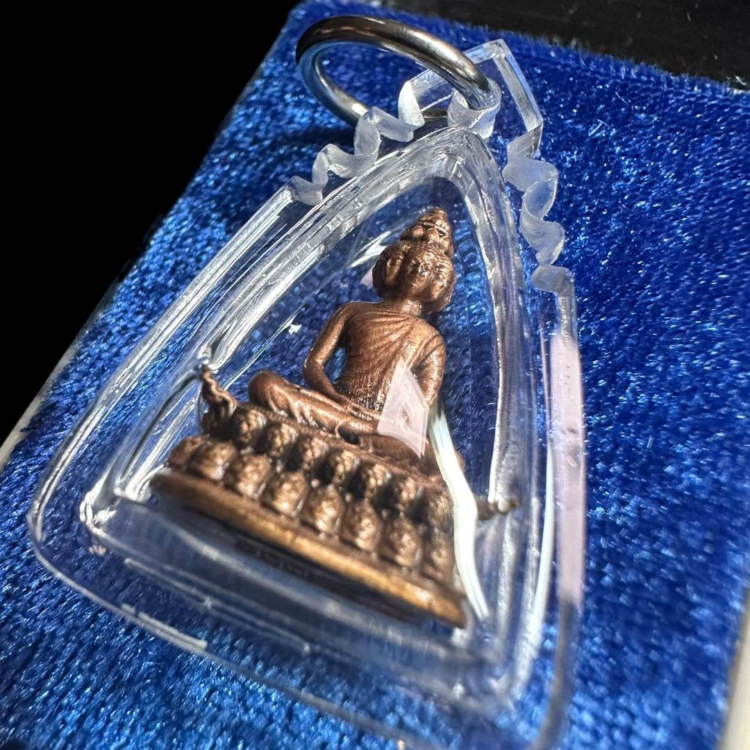 【九つの顔】守護長者 『プラセティナコワティ』無限の富と厄除 プラクルアン タイ Amazon.co.jp: 9面顔 富豪長者 プラセティナコワティ 無限の富と