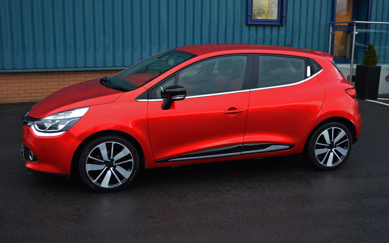 ALVM Porte latérale Trim de Rebord de fenêtre Lot de Couvertures pour Renault Clio IV (2012 +) en Acier Inoxydable Chrome, Installation Facile avec Ruban Adhésif de Qualité Automobile Pré-installé