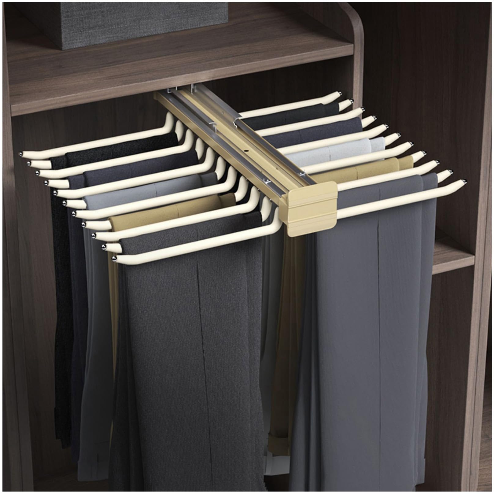 Cintres pour pantalons coulissants pour résoudre le manque de place en penderie