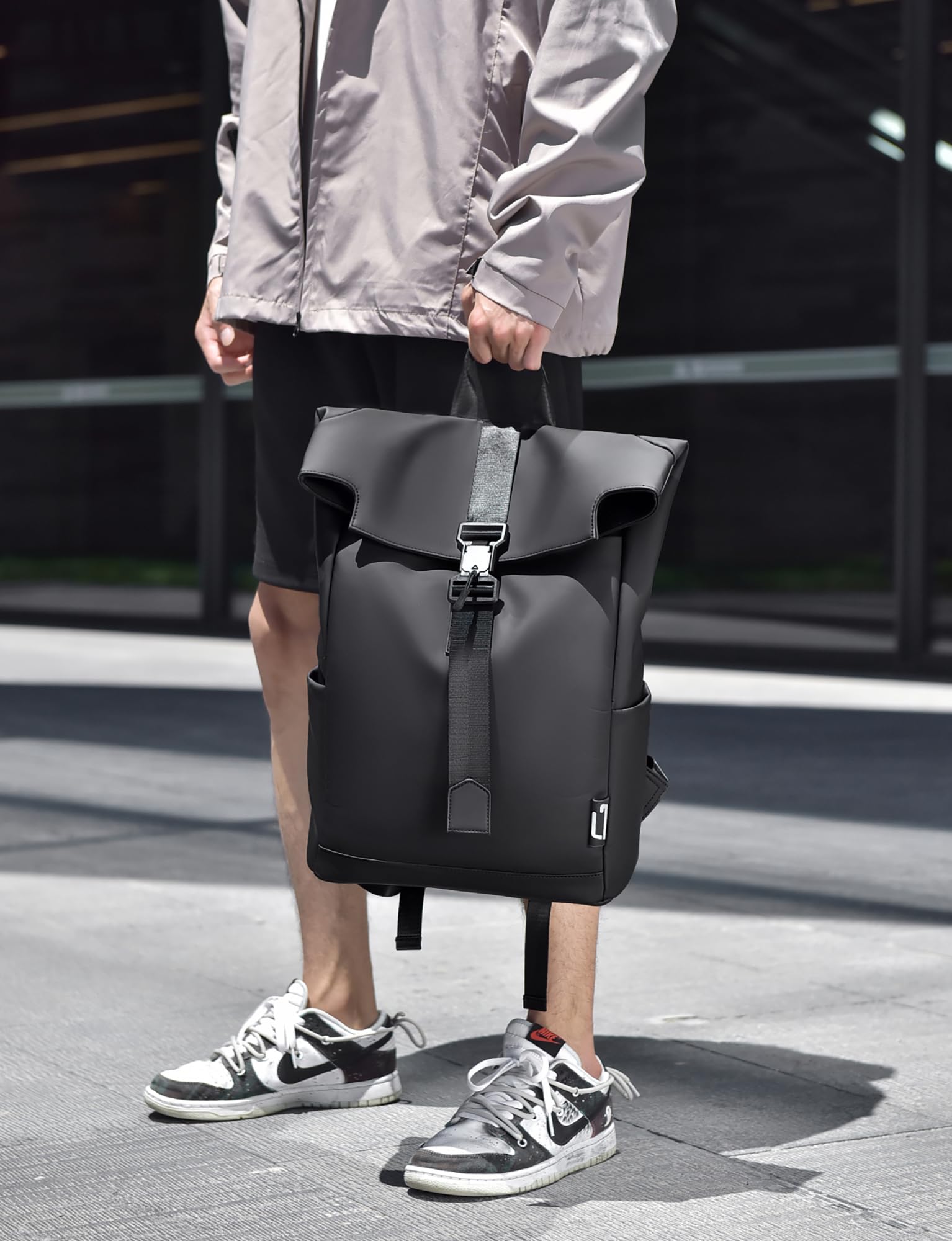 Zaino casual Porta PC in Membrana PU impermeabile Borsa Uomo con Tasca per PC Portatile Computer Notebook per Tempo libero Scuola Lavoro Viaggio KM19 (Nero)