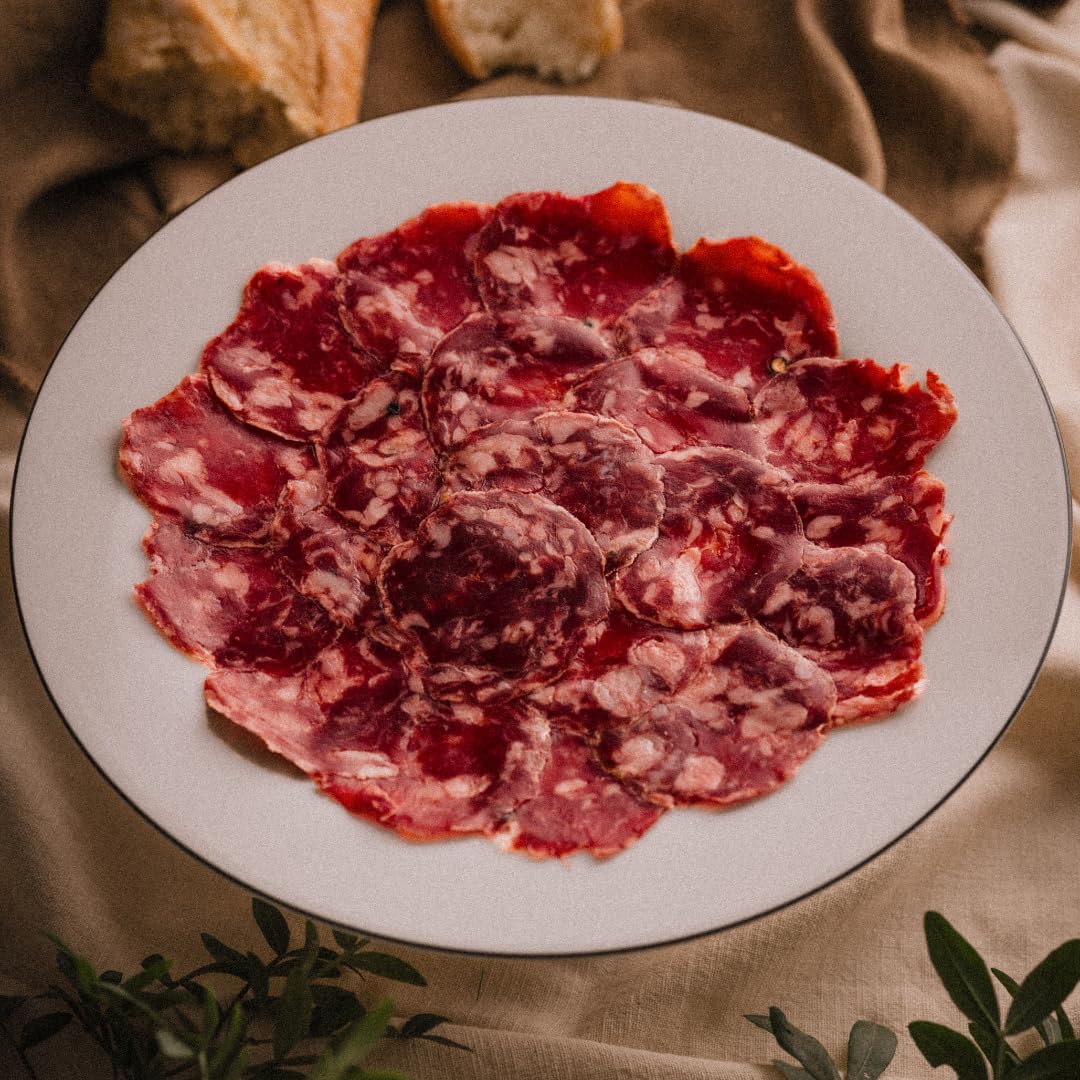 Maximiliano Jabugo - Salchichón de Bellota 100% Ibérico | Estuche 80gr Loncheado | Aliño Tradicional con Pimienta | Curación Natural en Jabugo | Embutido Ibérico Artesano