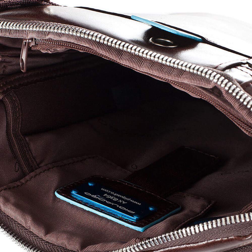 PIQUADRO - Borsello Tracolla in Pelle Blue Square - Uomo - Mogano | Cinturino regolabile, Tasche interne, Formato Piccolo, Uso quotidiano