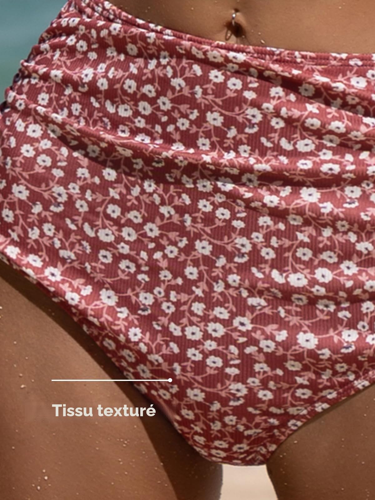 CUPSHE Ensemble de maillot de bain deux pièces pour femme, composé d’un haut dos nu croisé sur le devant avec col en V et agrafe dans le dos, et d’un bas à taille haute en tissu texturé