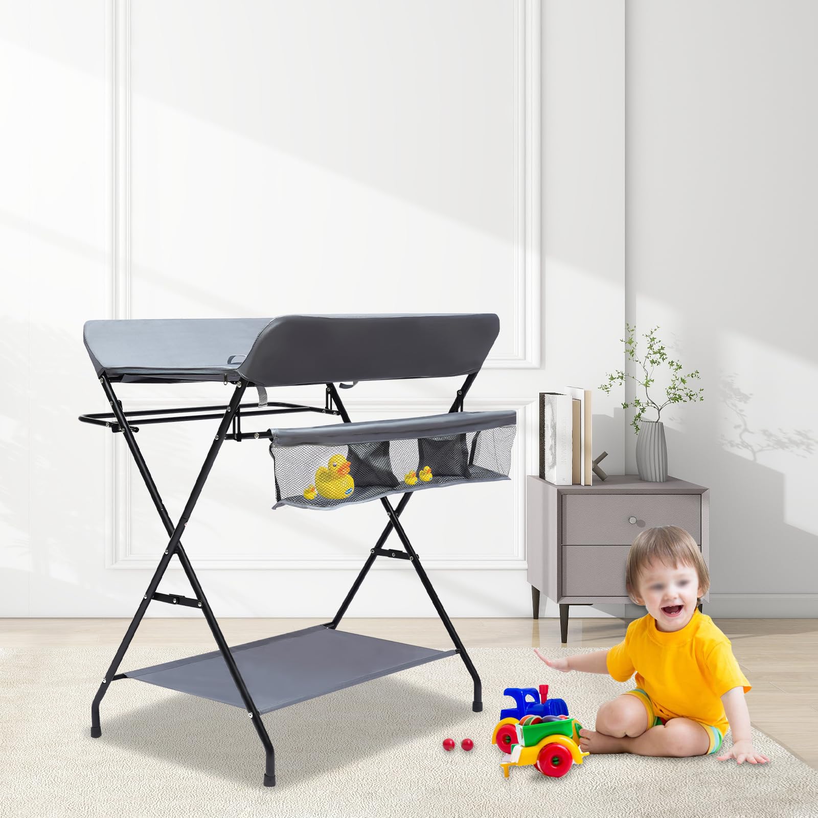 Commode à langer pour bébé, commode à langer pliable, table à langer avec matelas à langer, ceinture de sécurité et compartiments de rangement, peu encombrante et stable, charge maximale : 25