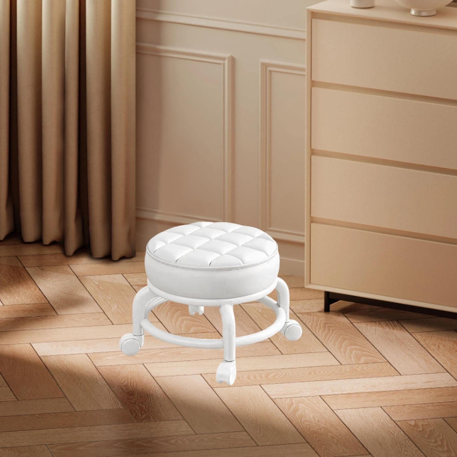 Chaise Pivotante Tabouret à Roulettes, Tabouret à 360° avec Roulettes, Petit Tabouret Bas Cuir Sur Roulettes, Pédicure Bouchettes Pivotantes Universelles pour Salon Massage, Coiffure, Spa, Blanc