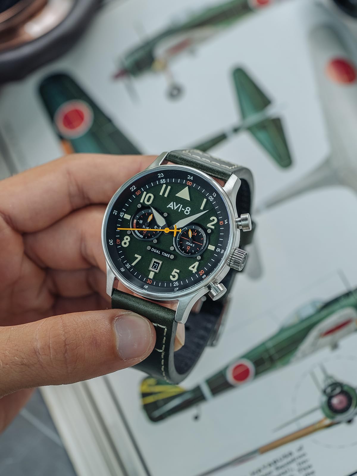 AVI-8 Hawker Hurricane Carey AV-4088 - Orologio da uomo al quarzo giapponese, 43,5 mm, con cinturino in pelle o acciaio inox