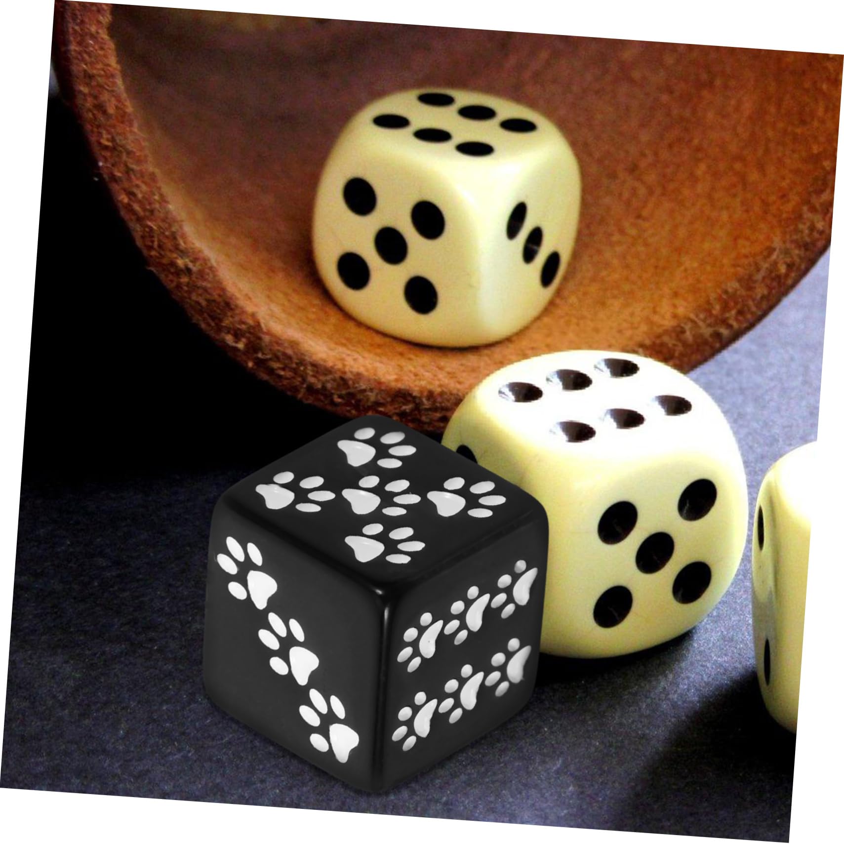 BESTonZON 50pezzi Dadi Da Gioco Con Motivo Orso Paw Dadi Piccoli Sided Per Giochi Da Tavolo Feste e Insegnamento Facili Trasportare e Utilizzare