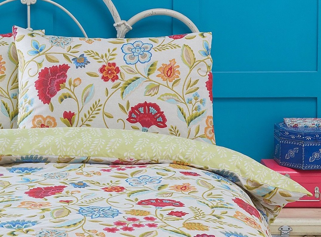Irvine King Size Duvet Cover and 2 Pillowcases Set Bedding, Bed Set, Cream, Blue, Red, Floral, Retro, Cream - Image 3