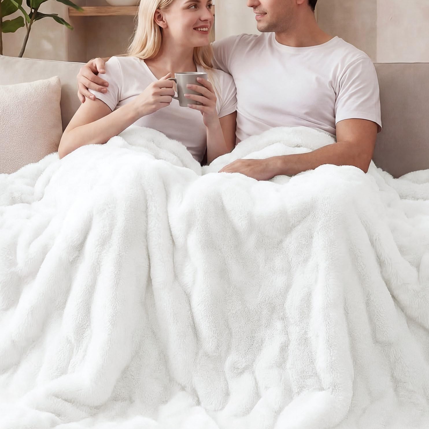 ORINOVA Kuscheldecke Flauschige Bubble Warme Decke Weiß kuscheldecke 150x200 cm Sofadecke Kuschelig Kunstfell Felldecke Plüschdecke Wohndecke Bett