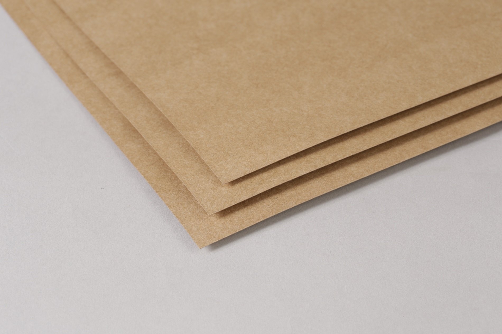 Clairefontaine 396008C Paquet Papier Kraft - 125 Feuilles Papier Kraft Vergé Brun A1 59,4x84 cm 90g - Papier Double Face pour le Croquis et le Dessin