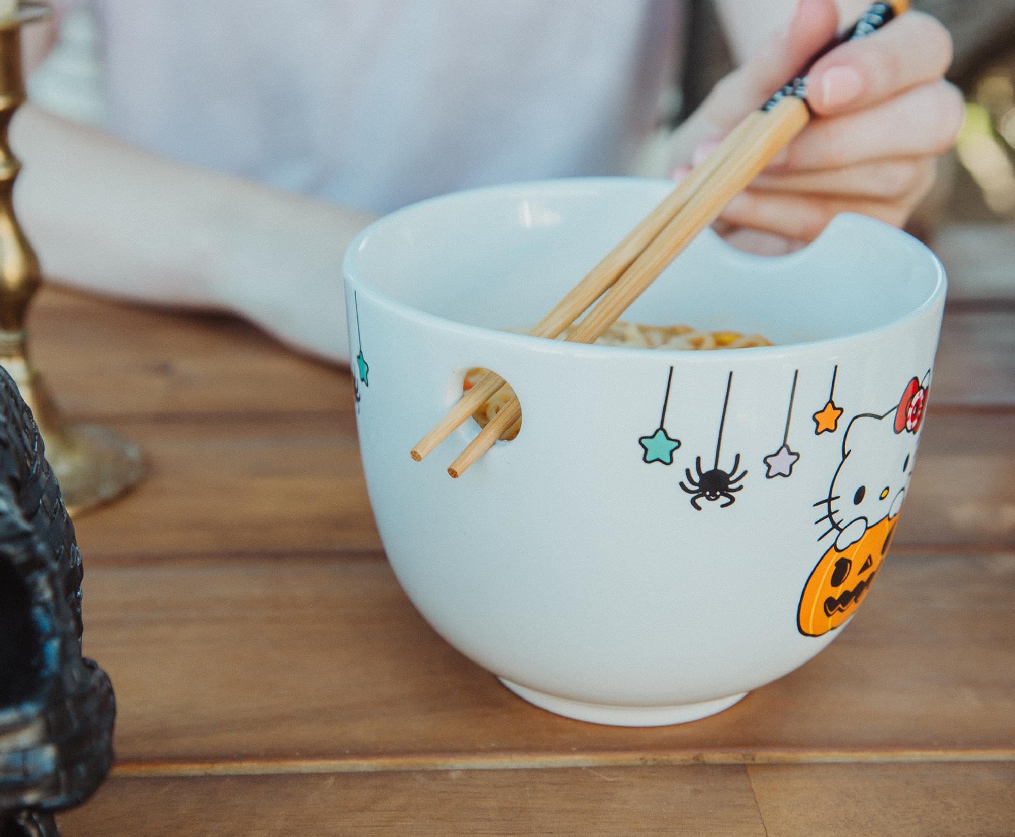 hello Sanrio Kitty Pumpkin Boo Service de table ramen en céramique | Comprend un bol à nouilles de 590 ml et des baguettes en bois