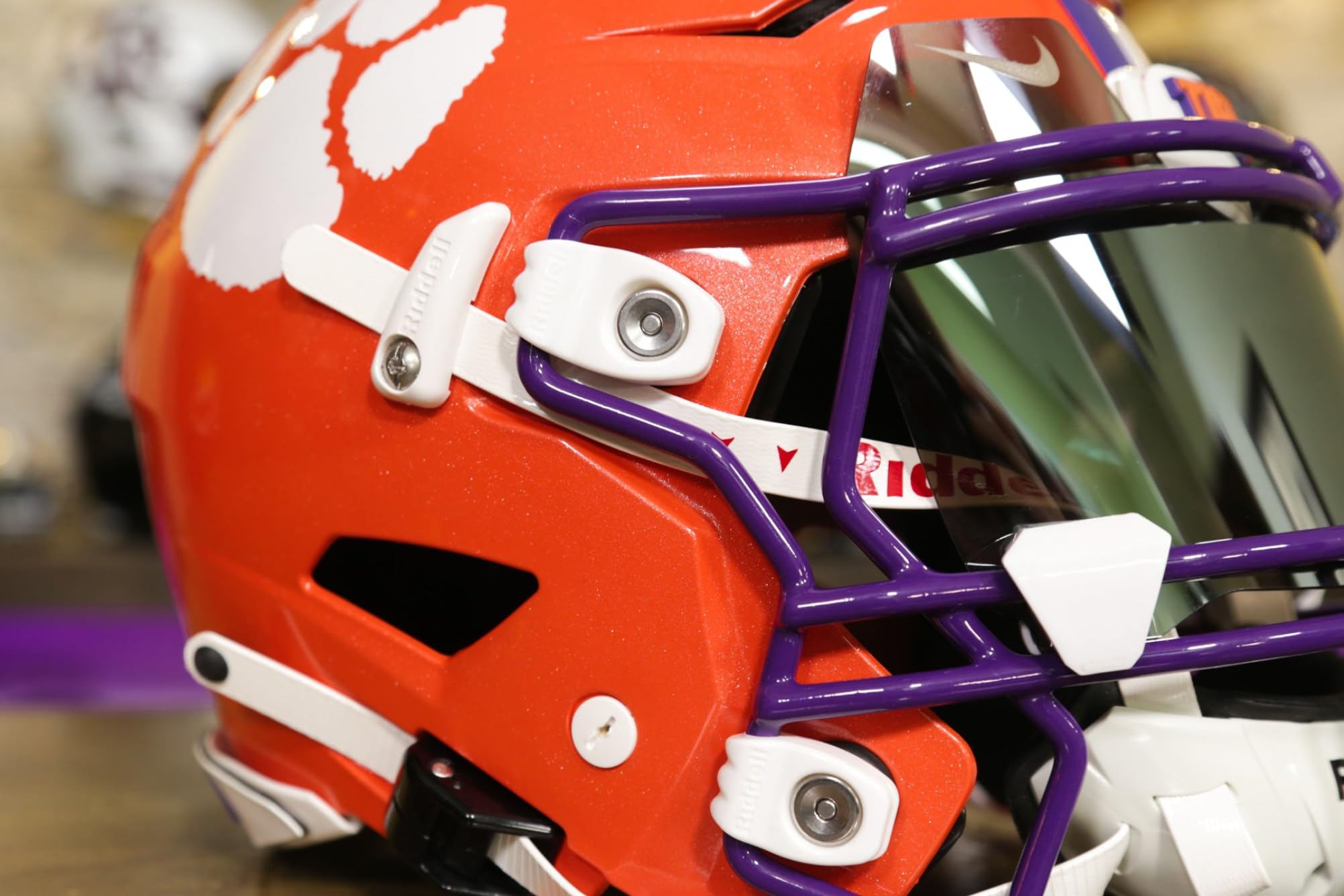 Amazon | Green Gridiron Riddell SpeedFlex ストラップロックチン 