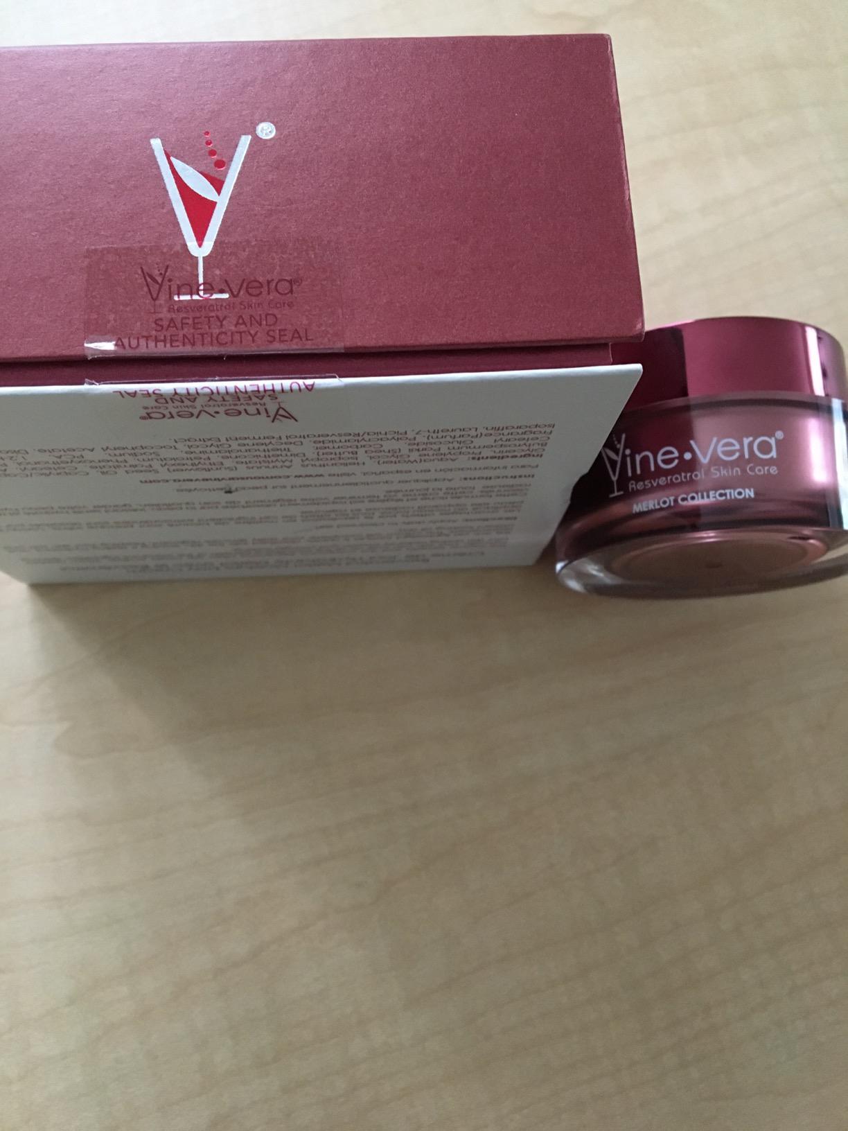 Vine Vera Merlot Day Cream - Hydrating, Fast-Absorbing, Non-Greasy - Resveratrol Face Moisturizer - Facial Cream For Dry, Normal, Mature Skin - With Shea Butter and Oat Protein - 1.83 Oz