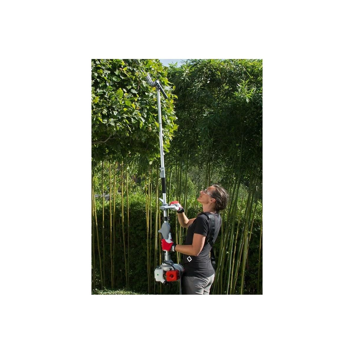IKRA 73046710 Herramienta multifunción a Gasolina IBKH 33, 4en1: cortabordes, desbrozadora, Cortasetos telescópico y podadora de Altura, 900 W, Gris, Rojo y Negro
