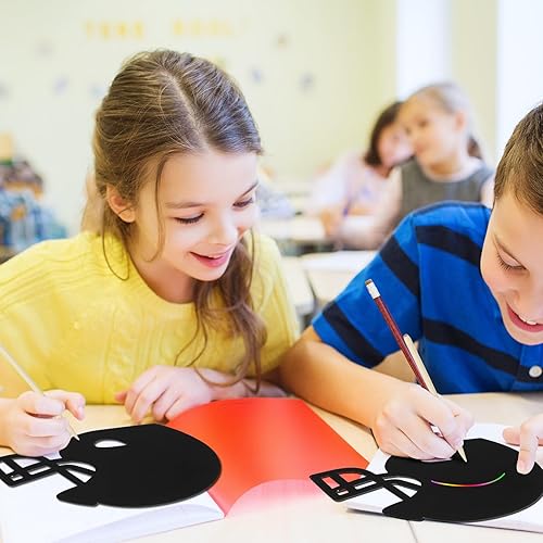 Miniatura 6 de Syhood Juego de 64 piezas de manualidades de papel para rascar de fútbol, casco de fútbol, tarjetas de rascar con lápiz óptico de madera y cintas