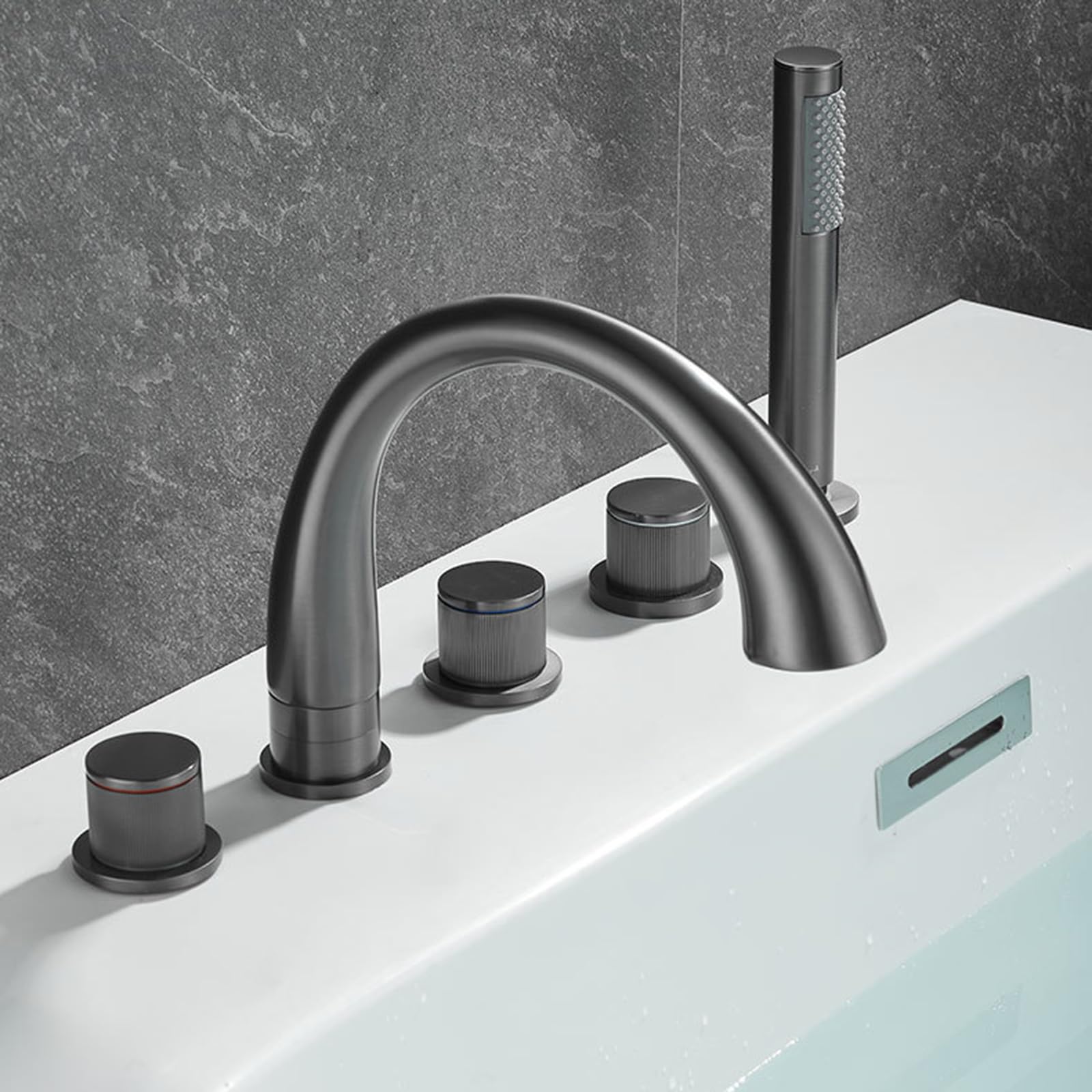 Robinet de baignoire 5 trous pour un bain relaxant avec douchette à main