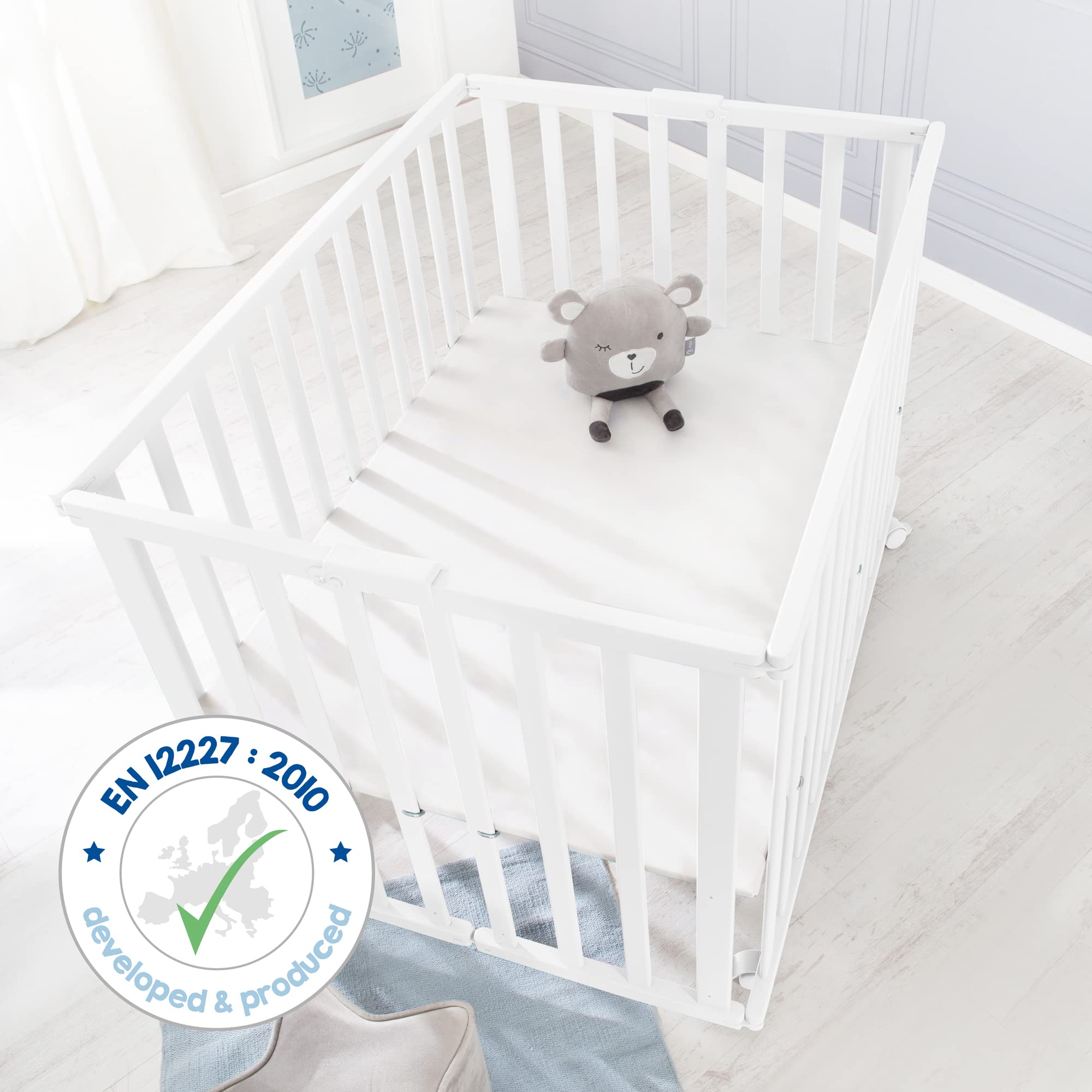 roba Laufgitter klappbar 75 x 100 cm - Platzsparender und faltbarer Baby Laufstall - Mobiles Krabbelgitter inkl. Rollen - 2-fach höhenverstellbar - Holz weiß