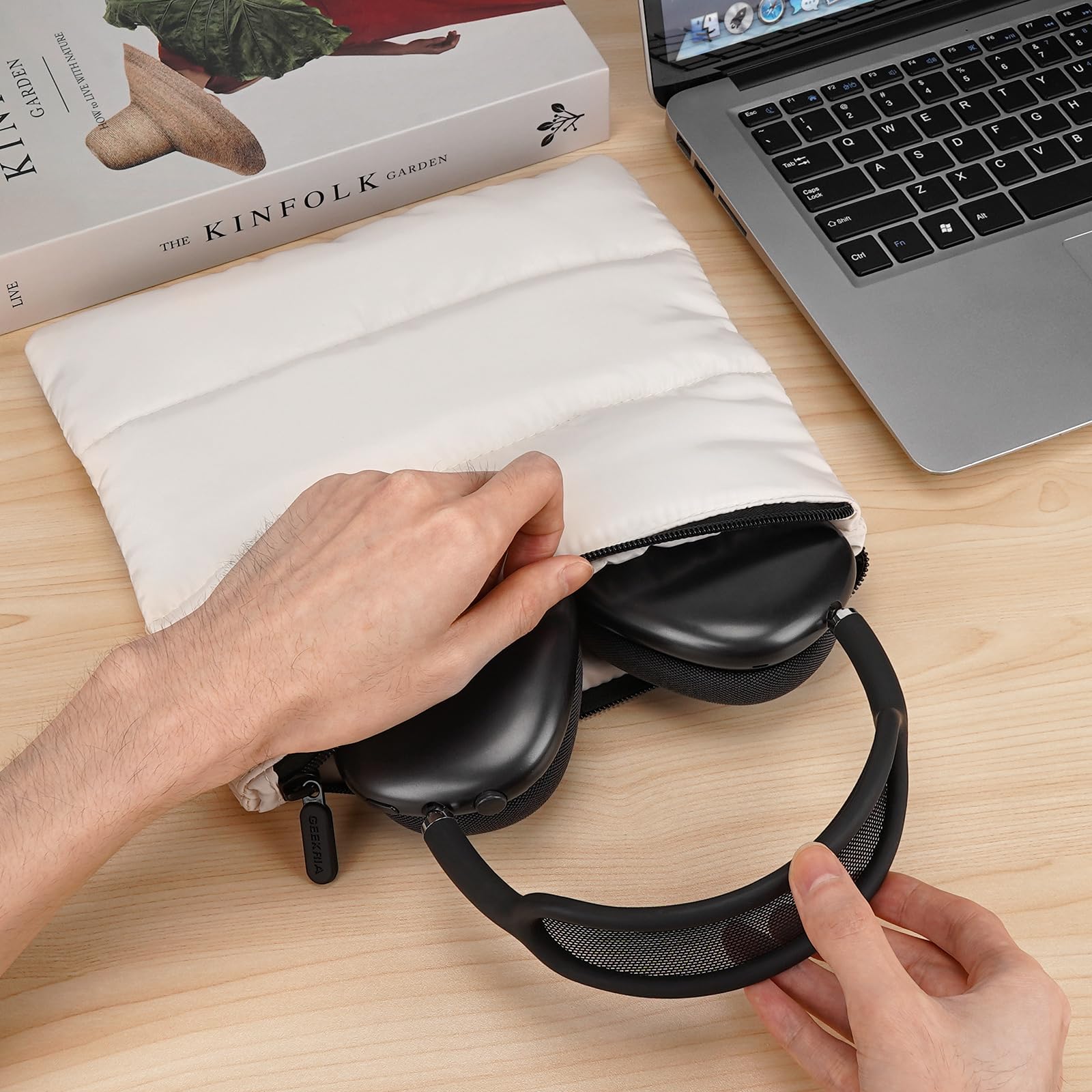 Geekria Coque En Silicone Compatible Avec Les écouteurs Bose Sport Sans Fil, étui De Protection Avec Crochet Porte-clés, Port De Charge Accessible ( Noir