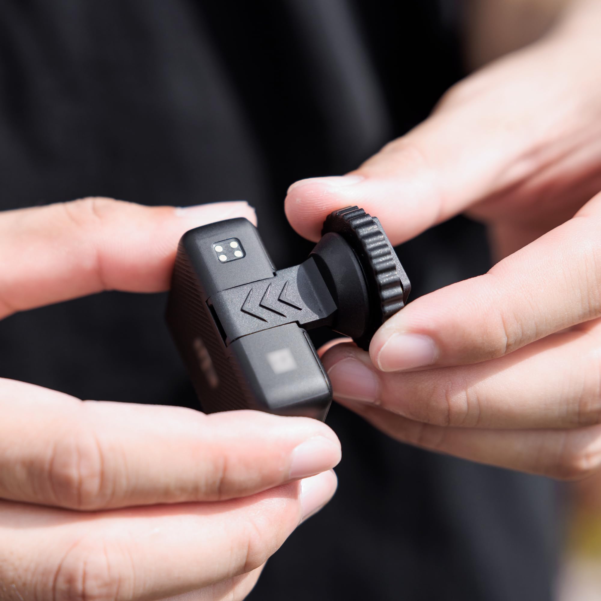 JJC Adattatore a vite per zoccolo freddo per fotocamera DJI Mic 1 - Sabot flash montato con filettatura treppiede 1/4-20