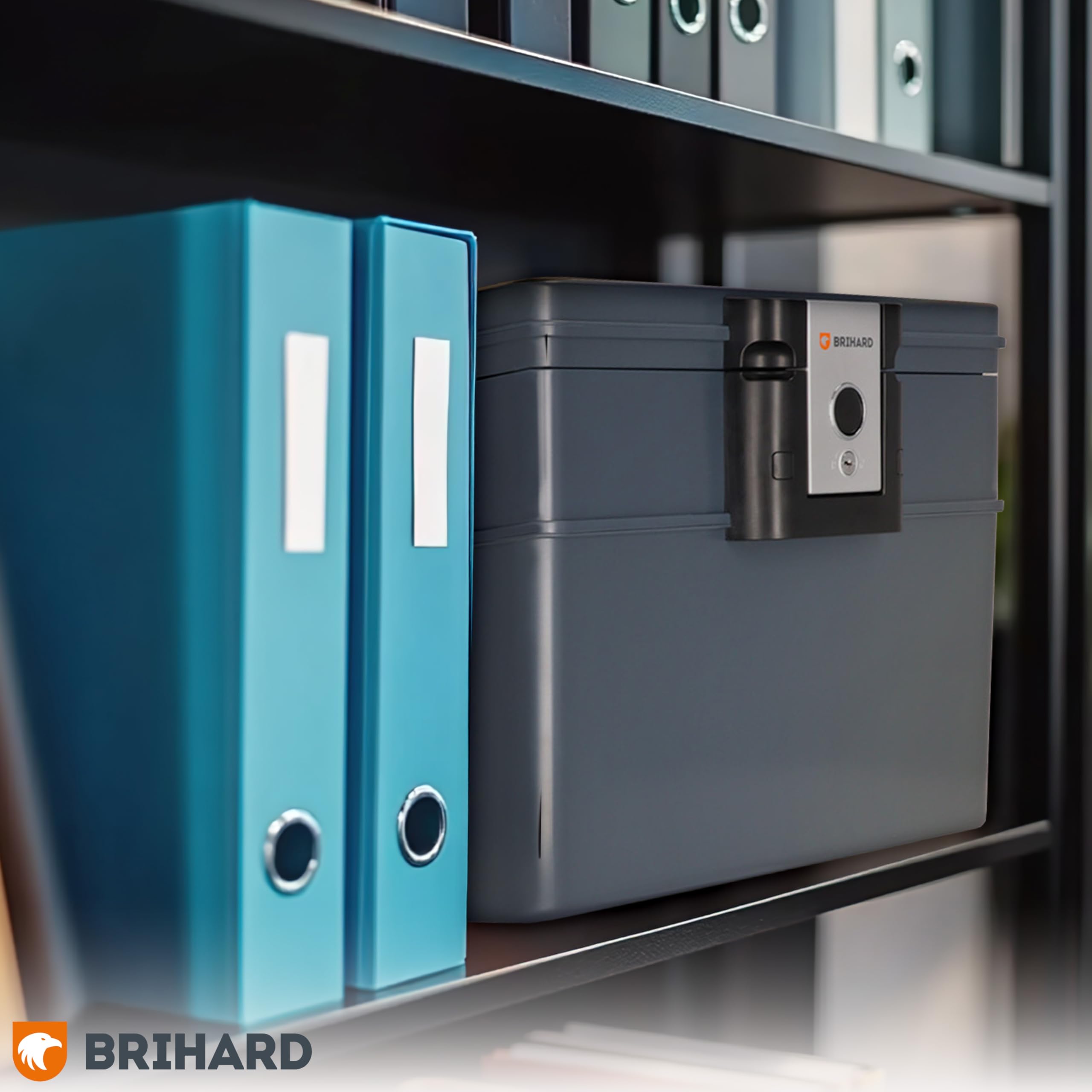 Brihard Gecertificeerde Draagbare Brandkist 2117N A5 - Waterdichte & Brandwerende Vergrendelbare Opslagdoos met Cijferslot Beveilig Waardevolle Bezittingen & Documenten H 16,5 x B 38,2 x D 32,2 cm
