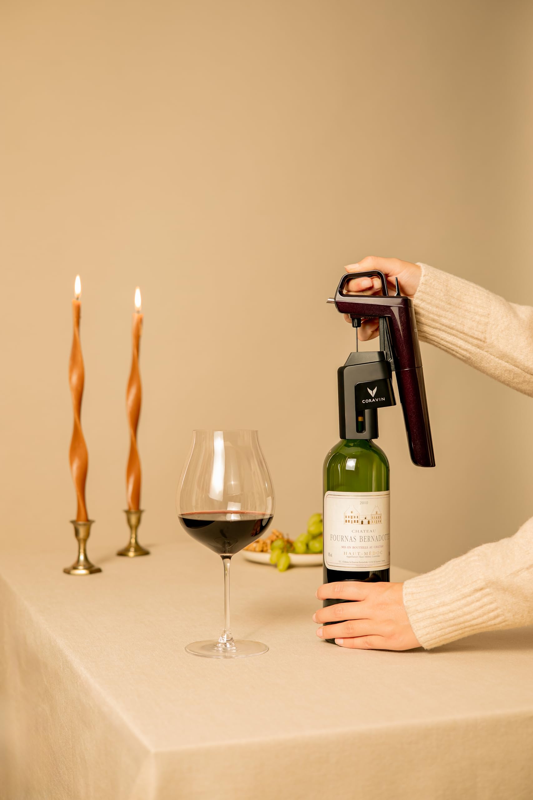 Coravin Timeless Six Plus Weinkonservierungssystem – By-the-Glass Wine Saver – mit 3 reinen Argongas-Kapseln, 6 Schraubverschlüssen und Weinbelüfter – Limitierte Auflage, Rot