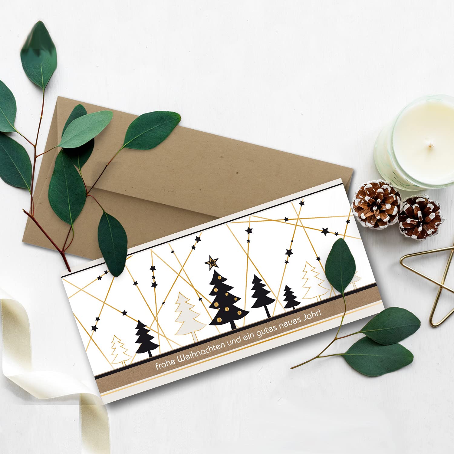 Juego de 200 tarjetas de Navidad DIN largo en color blanco con árboles de Navidad y estrellas, tarjetas plegables con sobres DIN largo, papel de estraza marrón arena con adhesivo húmedo – saludos de