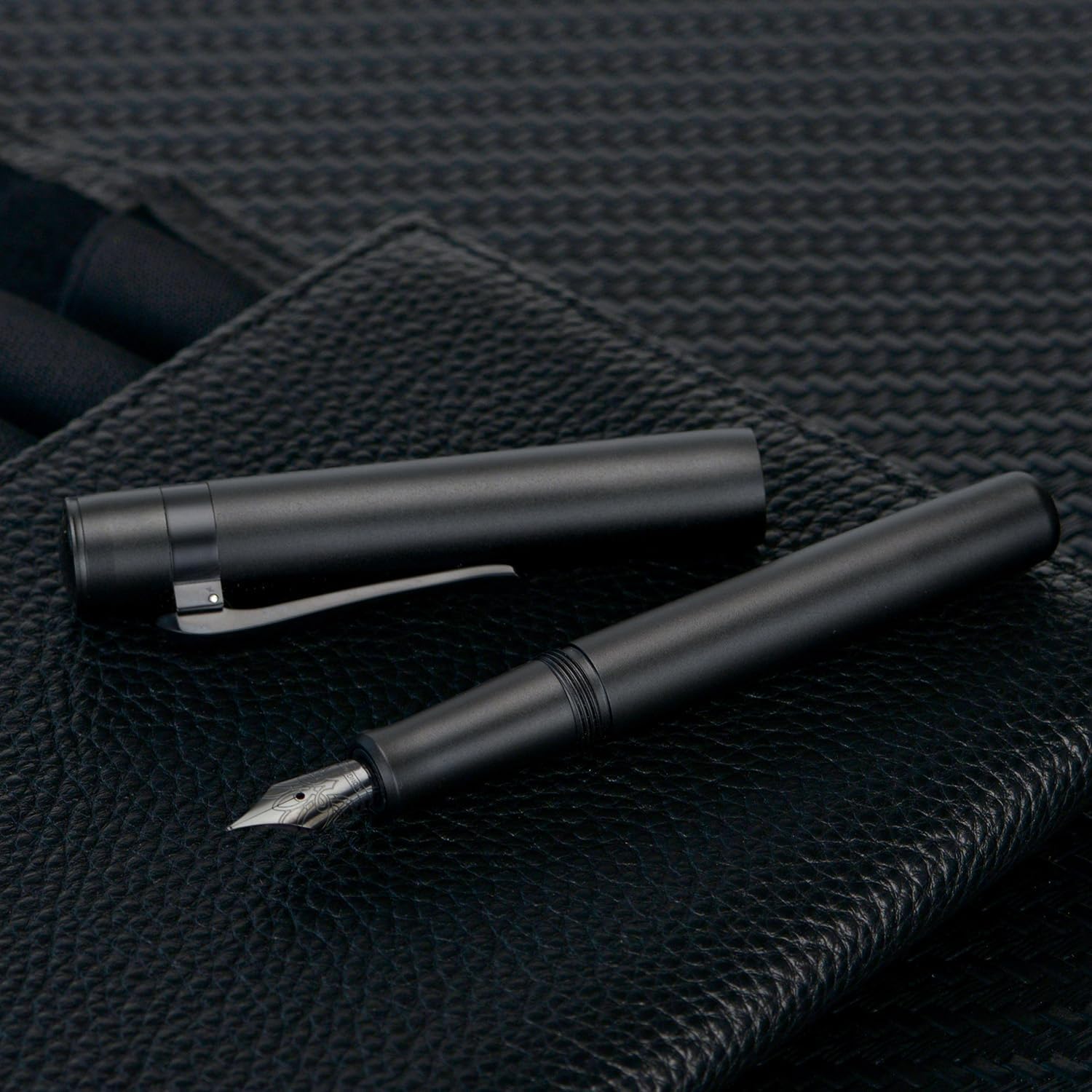 HONG DIAN M2 Mini penna stilografica con pennino piegato, penna da tasca corta in alluminio dal design elegante (nero opaco)